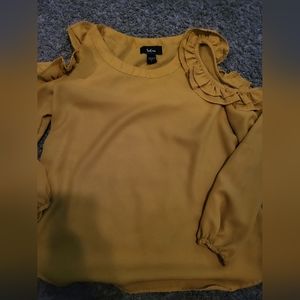 Open shoulder ruffle yellow/goldish shirt